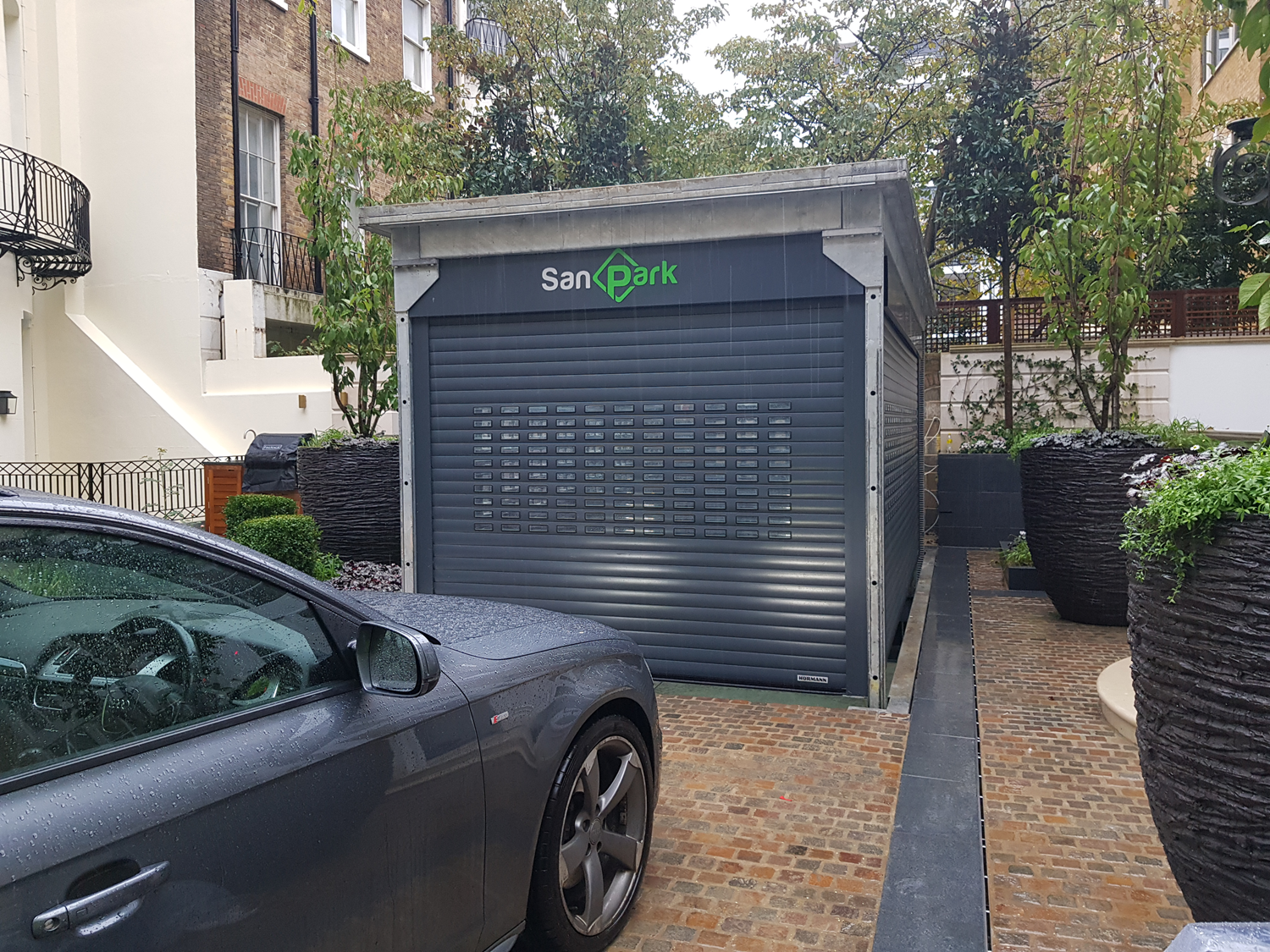 T�rk firmas�ndan �ngiliz i� adam�n�n 110 odal� malikanesine 5 milyon liral�k otopark