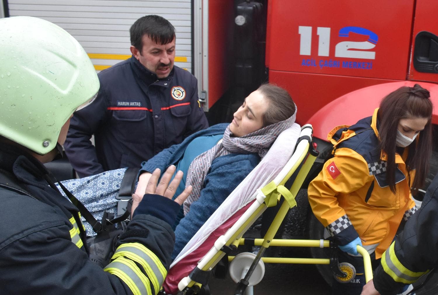 Bodrum kattaki yang�nda 2 kad�n dumandan etkilendi