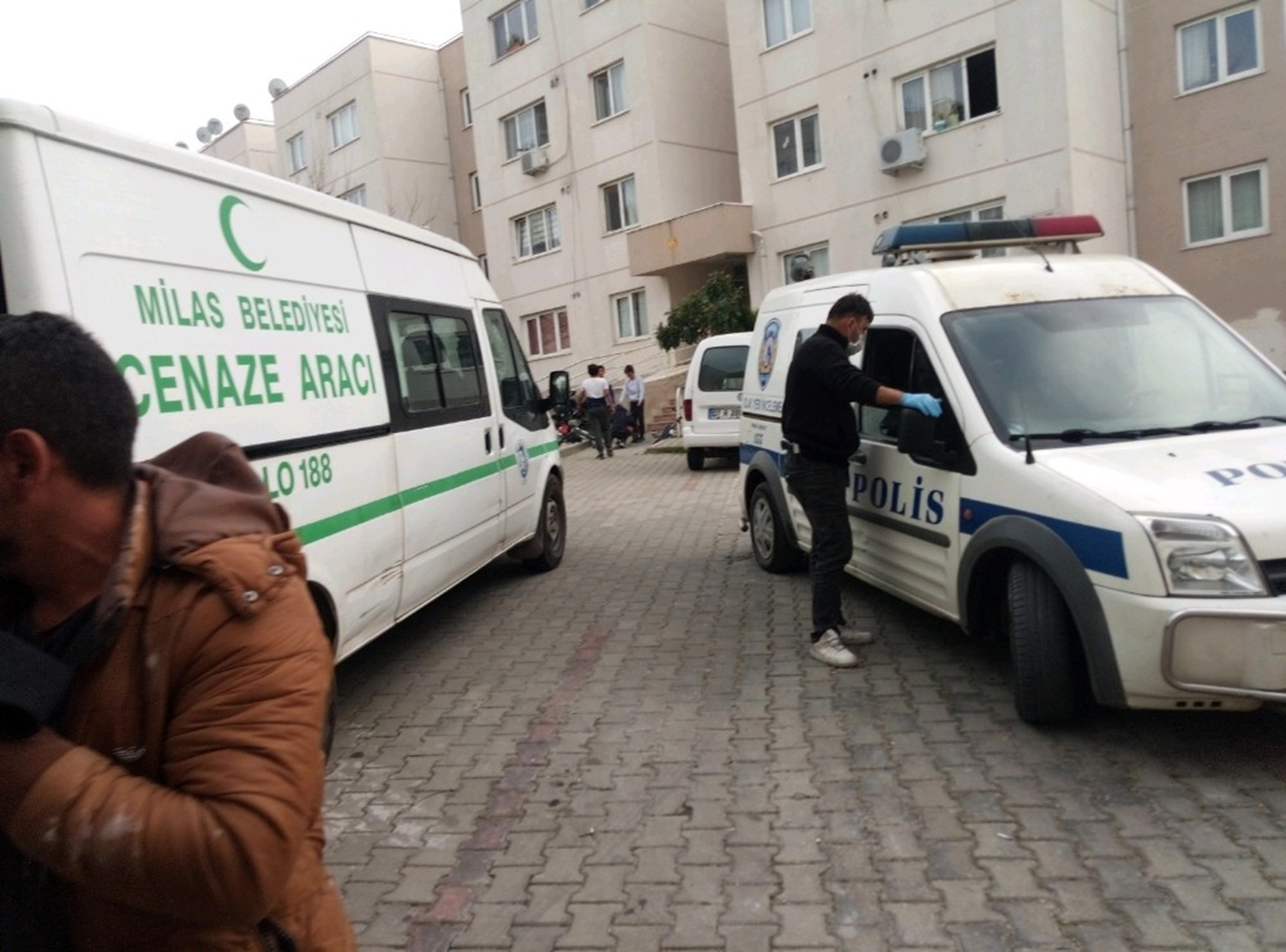 Fel�li adam yak�nlar� taraf�ndan �l� bulundu