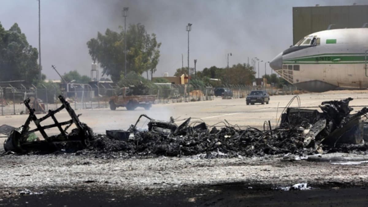 Hafter milislerinin saldrlar nedeniyle Mitiga Havaliman'nda yangn kt