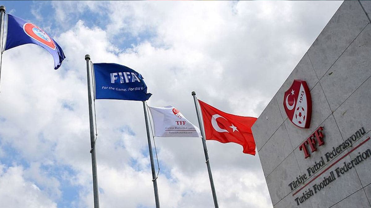 �ehitlerimiz an�s�na futbolda sayg� duru�u