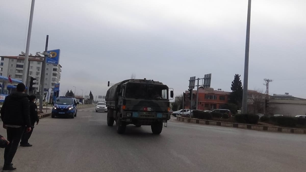 Suriye snrna askeri sevkiyat sryor! Askeri ara ve komando birlikleri Kilis'e ulat