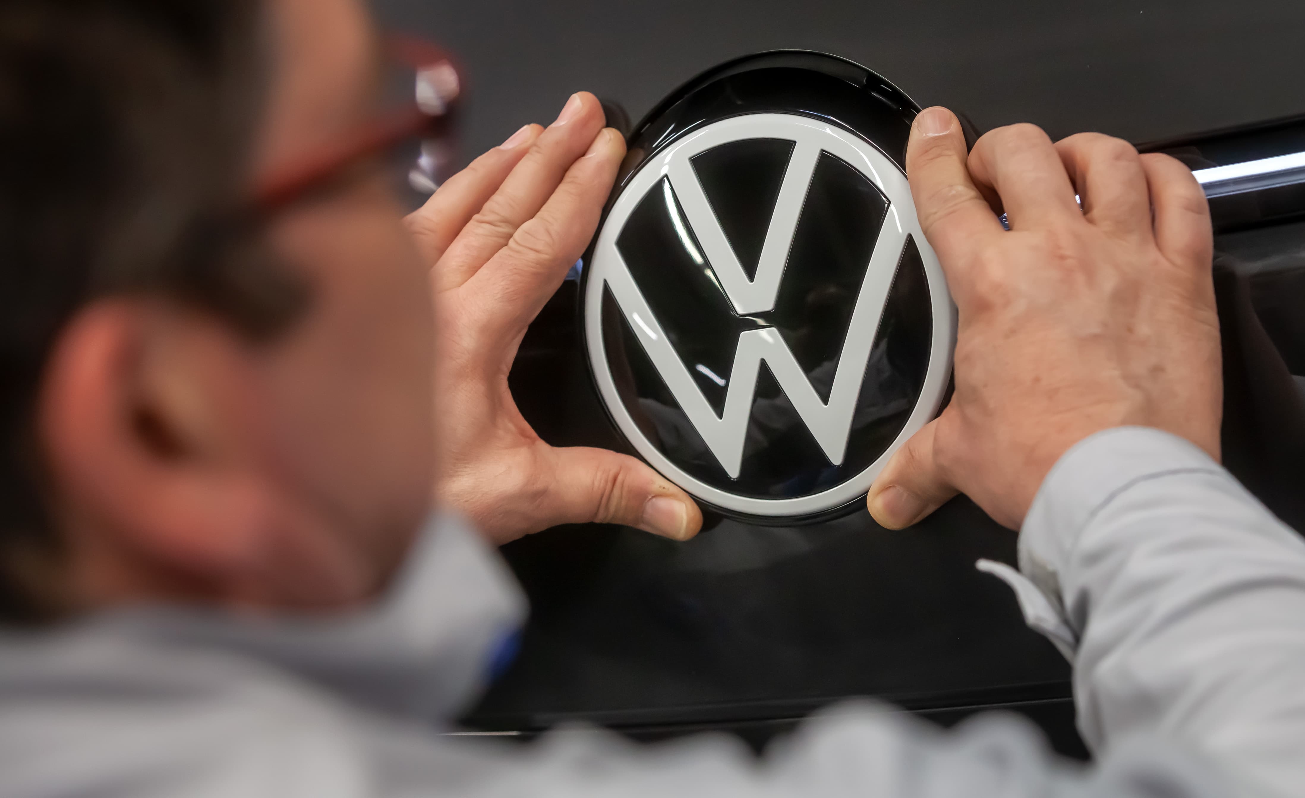 Volkswagen Alman tketicilerle anlat, 'egzoz maniplasyonu' iin 830 milyon avro deyecek
