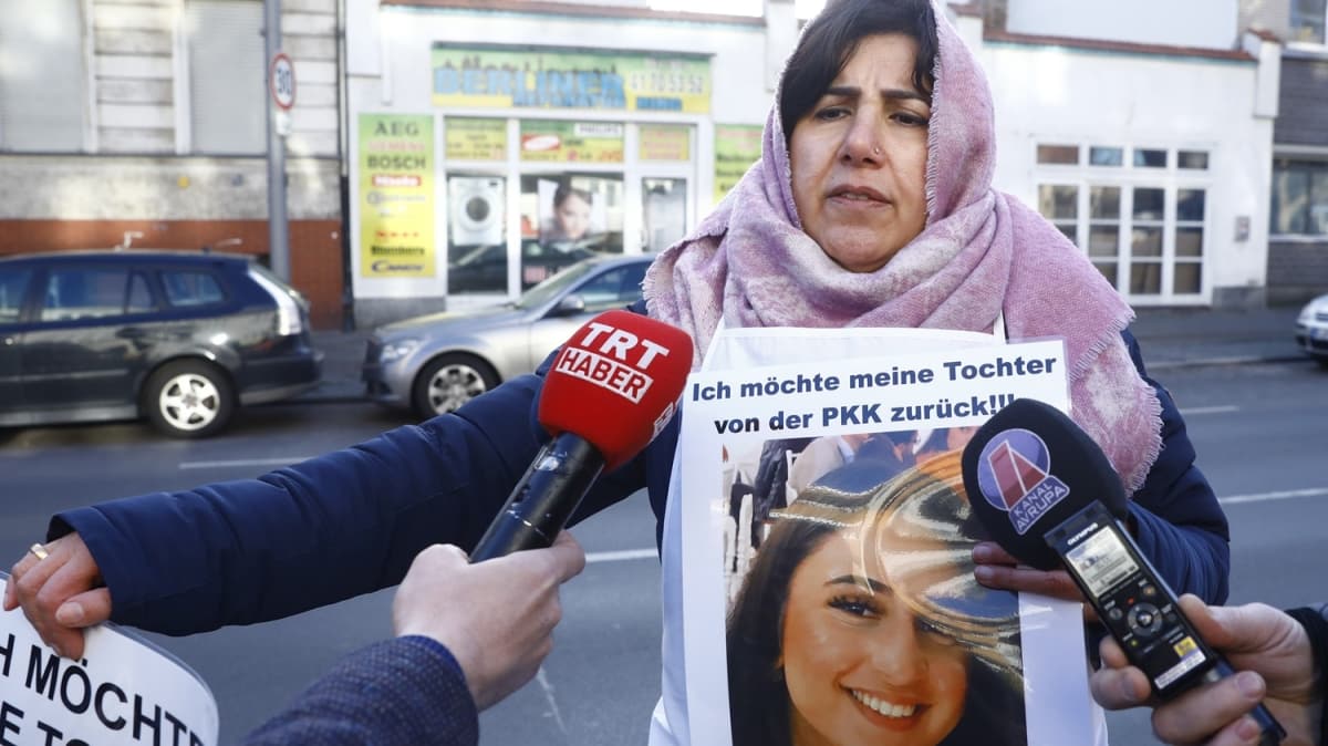 Almanya'da PKK tarafndan karlan gen kzn annesi eylem balatt