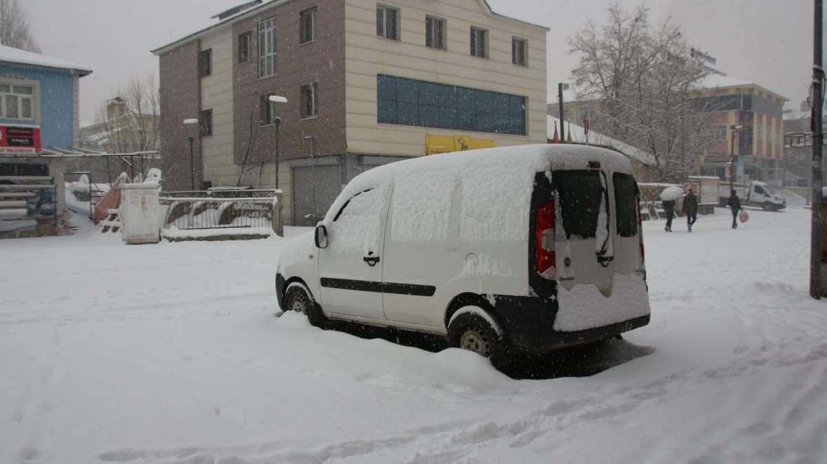 Varto'da 140 yerleim yerinin yolu kar nedeniyle kapand