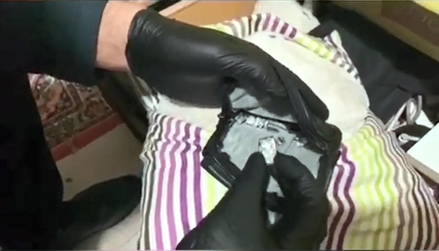 Yast�ktan, fenerden uyu�turucu ��kt�; 19 ki�i tutukland�