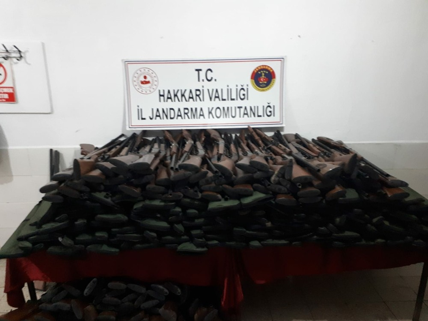 Y�ksekova'da av t�fe�i ve a��z maskesi ele ge�irildi