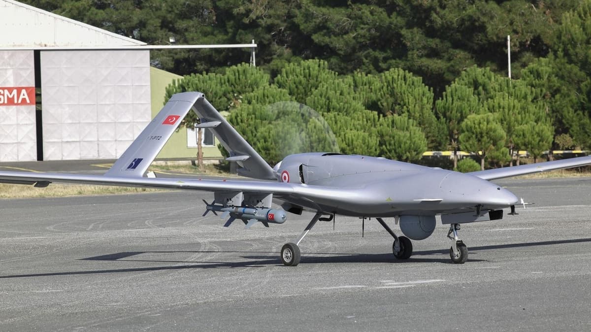 Bahar Kalkan�'nda bir ilk; S�r� S�HA'lar hedefleri bombal�yor