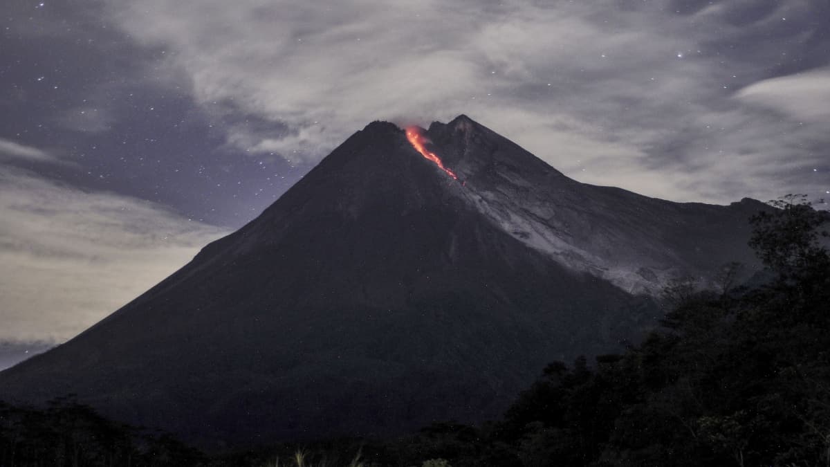 Endonezya'da Merapi Yanarda'nda patlama meydana geldi