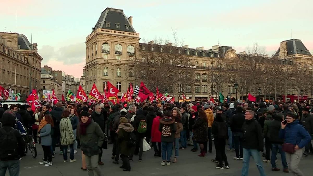 Fransa'da emeklilik reformu protestolar sryor