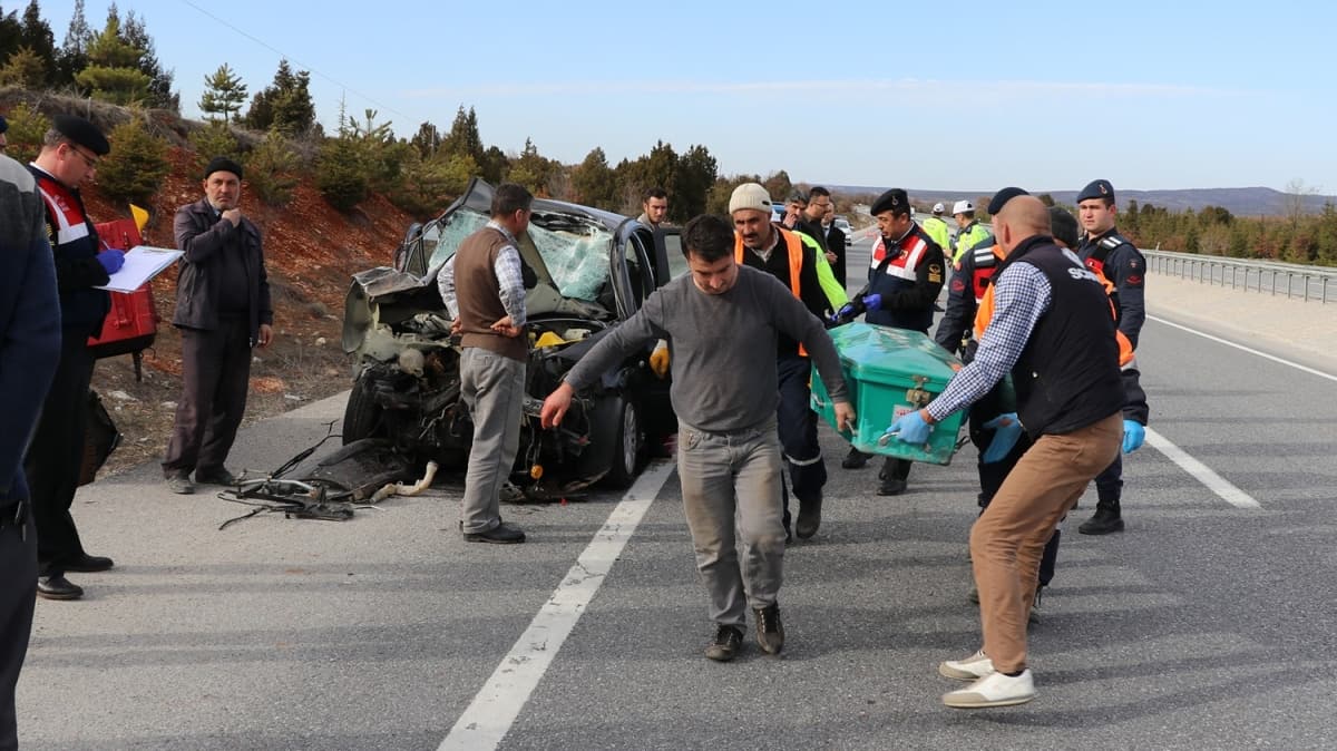 Traktrle arpan otomobilin srcs yaraland, ei ld