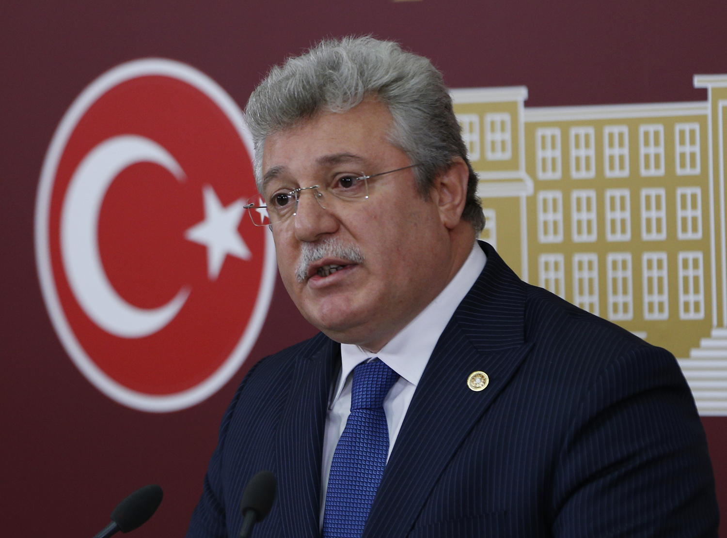 AK Parti'li Akba�o�lu, CHP'li �zko�'u istifaya davet etti