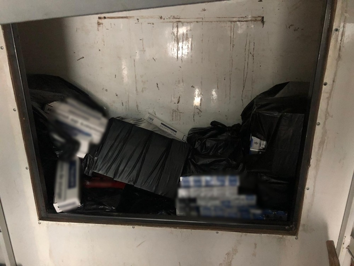 Durdurulan ara�ta 8 bin 600 paket ka�ak sigara ele ge�irildi