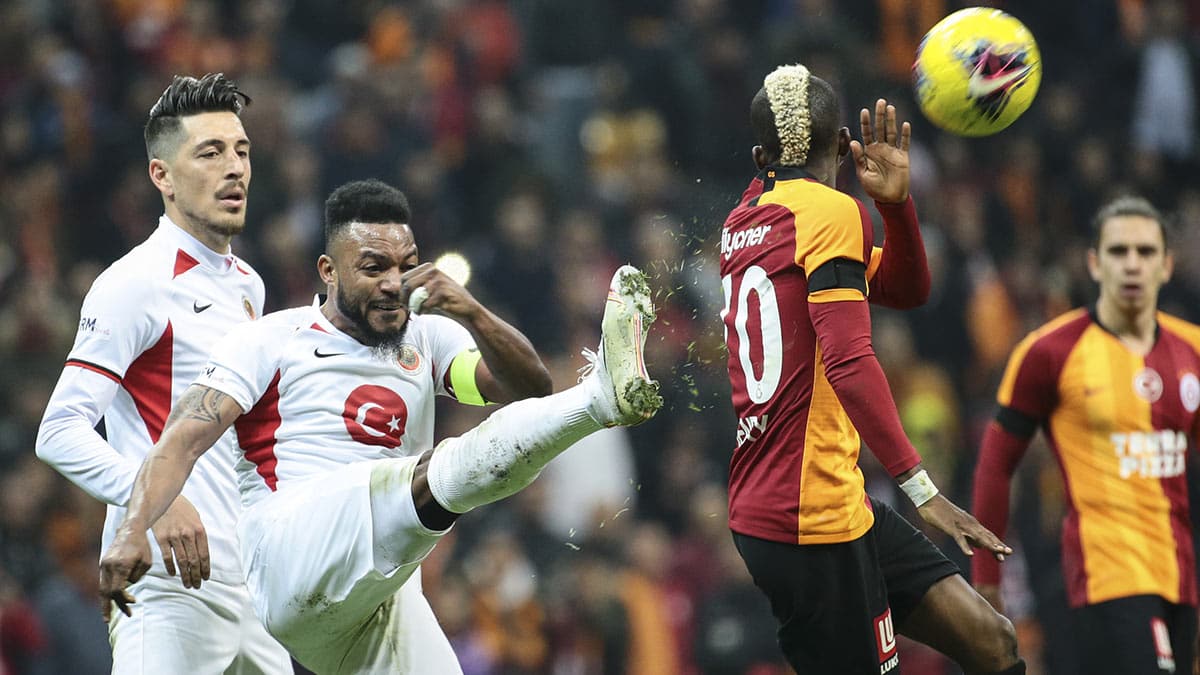 Onyekuru Monaco'yla kendisi masaya oturacak