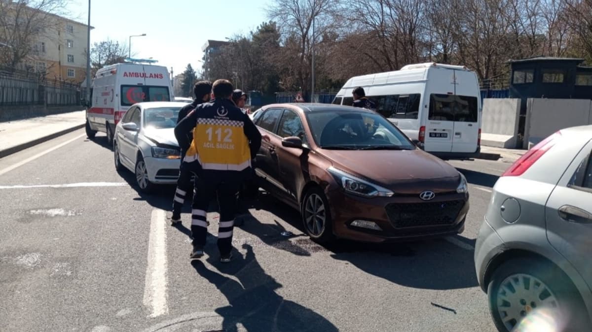 Zincirleme trafik kazas: 1 yaral 