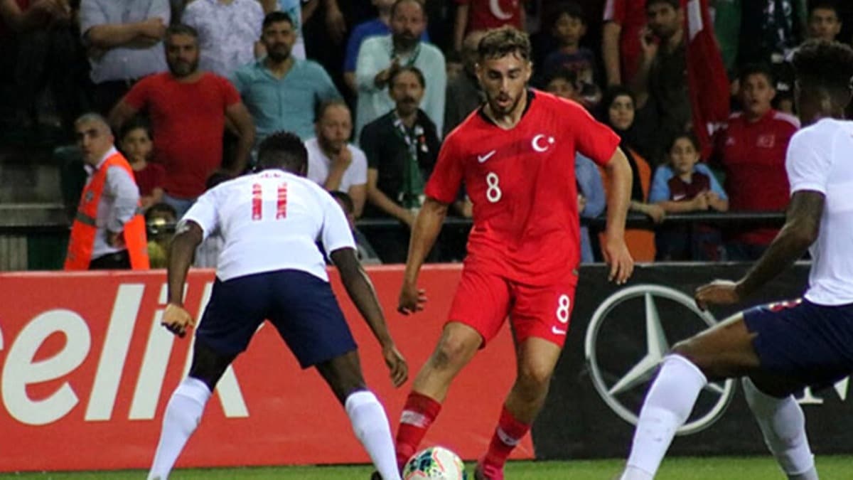 Arsenal Milli oyuncuya kancay takt!