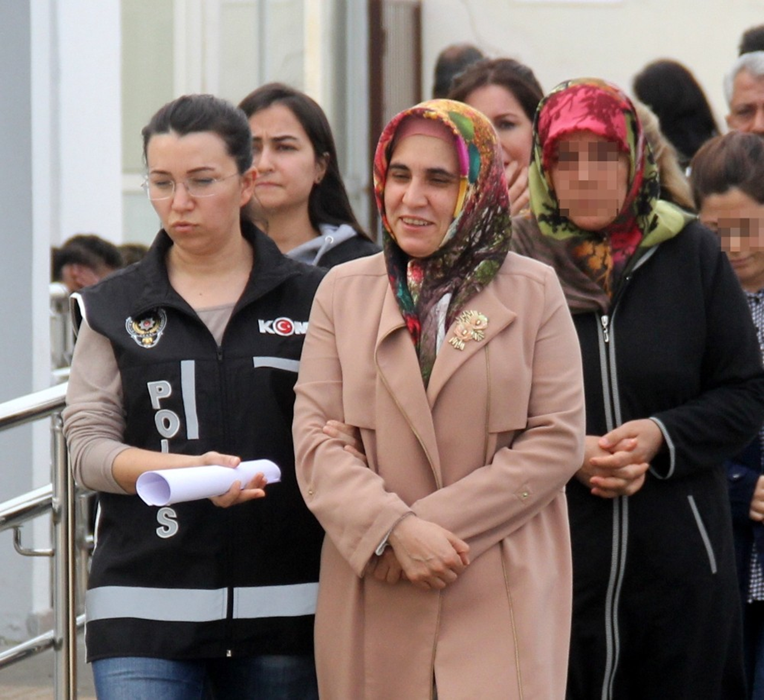 FET�'n�n ablas� g�lerek gitti�i adliyede tutuklanarak cezaevine konuldu