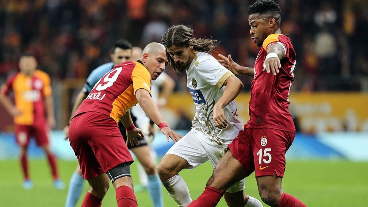 Galatasaray'da Beikta ma ncesi alarm! Feghouli, Donk ve Adem Byk kart snrnda