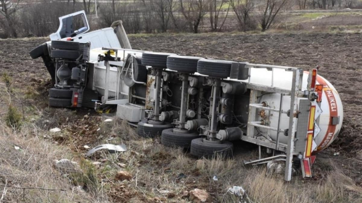 Gaz ykl tanker devrildi, faciadan dnld   