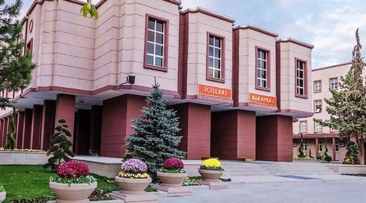 ��i�leri Bakanl���: �sve� uyruklu ter�rist sava��� s�n�r d��� edildi