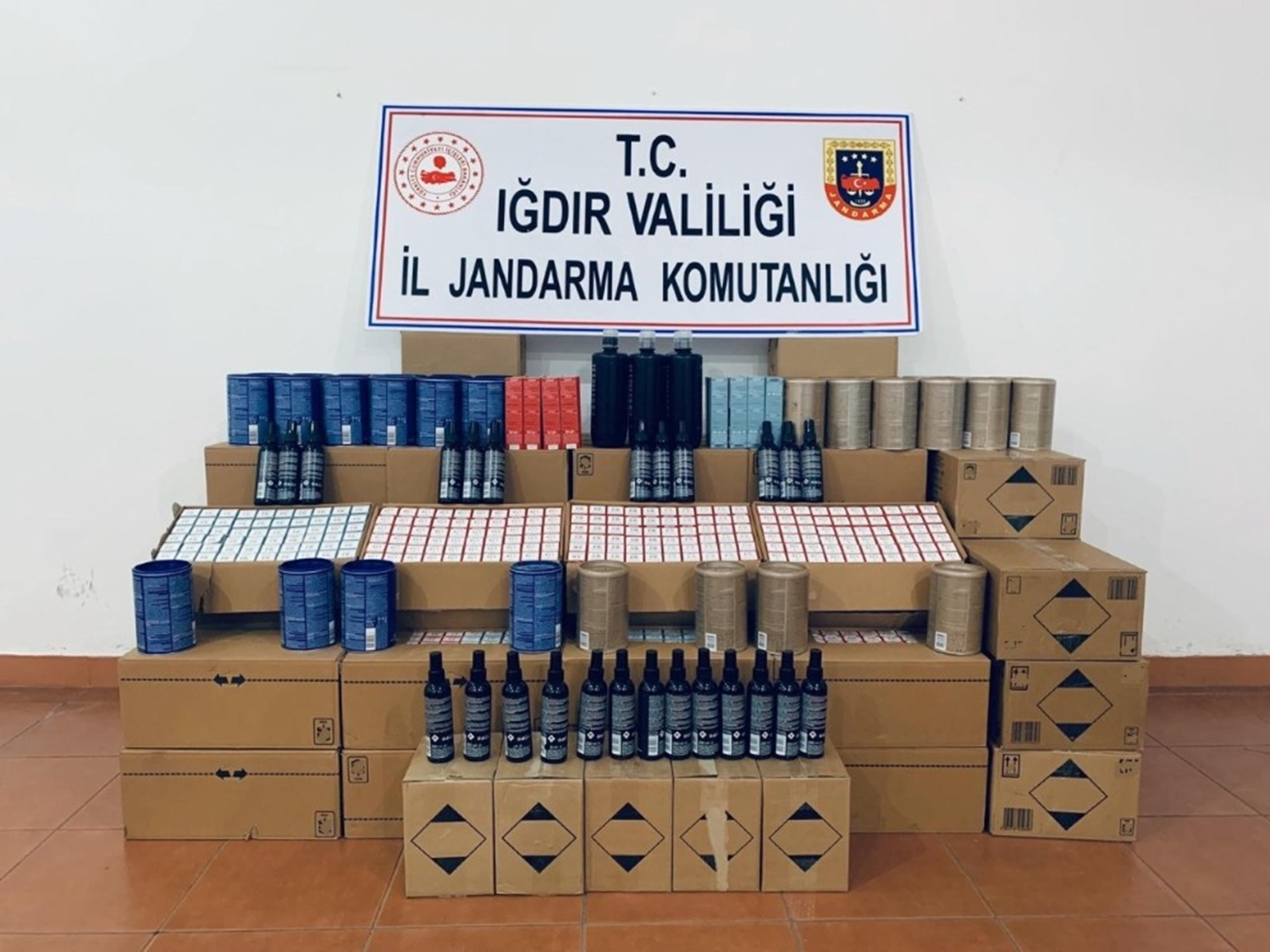 Ka�ak kozmetik �r�n ele ge�irildi