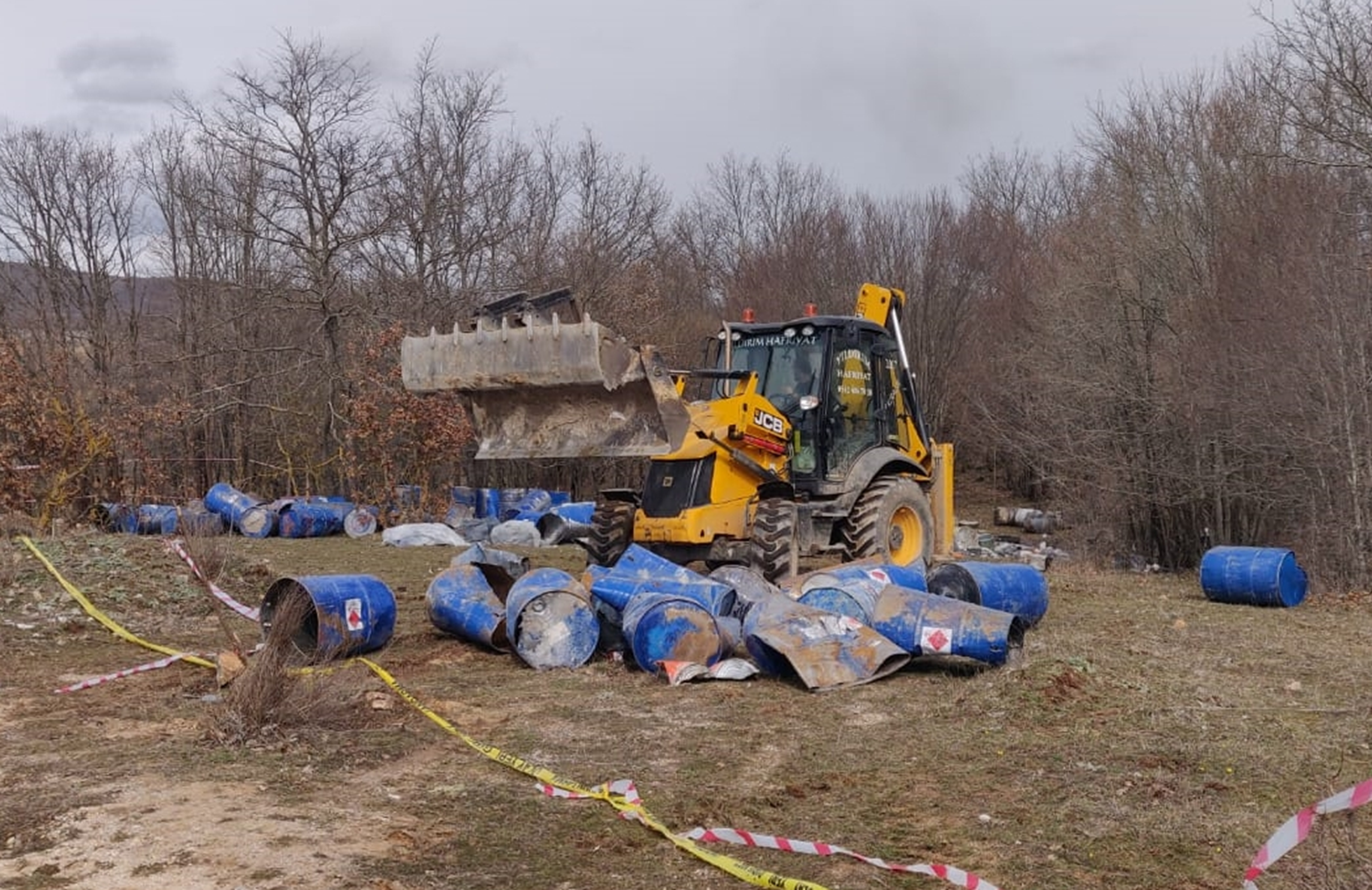 K�rklareli'nde ormanl�k alana kimyasal varil atan 2 ��pheli yakaland�