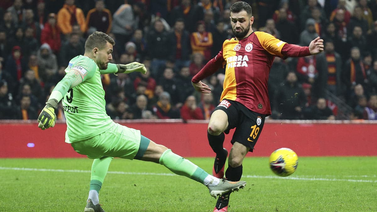 �mer Bayram'a 2+1 y�ll�k s�zle�me daha