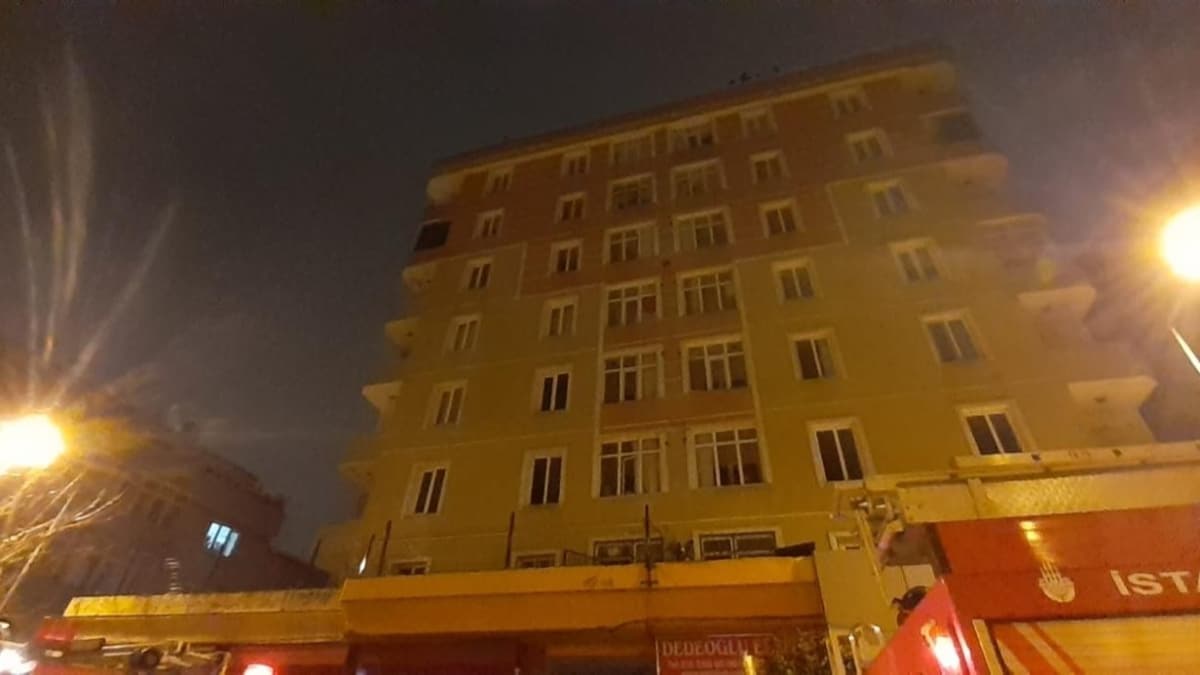 8 katl apartmann giriindeki elektrik panosu yand, bina sakinlerini tahliye edildi