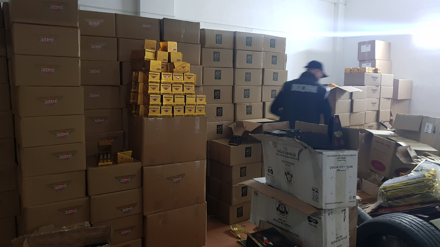 �stanbul'da 1 milyon paket sahte ila� ele ge�irildi