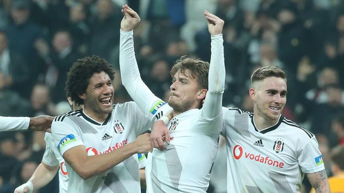 Taraftara 'mesajl�' gol sevinci!