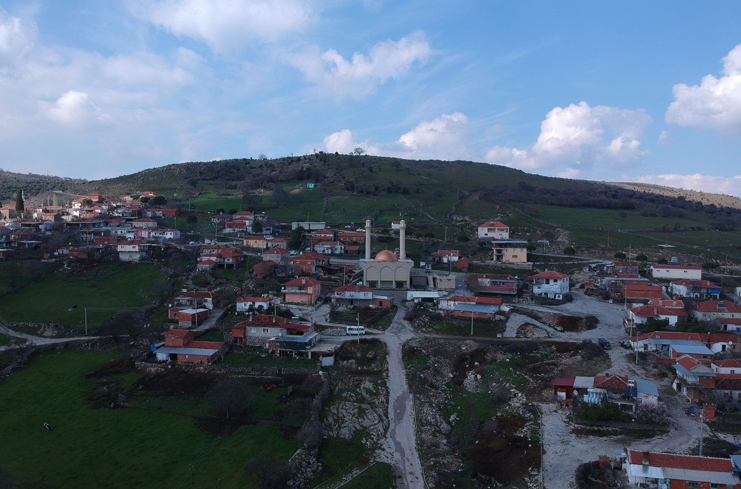 'Bilek i�i de�il, y�rek i�i' diyerek yola ��kt�... Bu k�ye kad�n eli de�di!