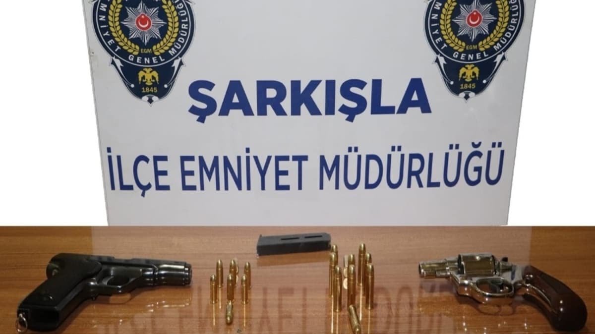 Durdurulan arata silah ele geirildi 