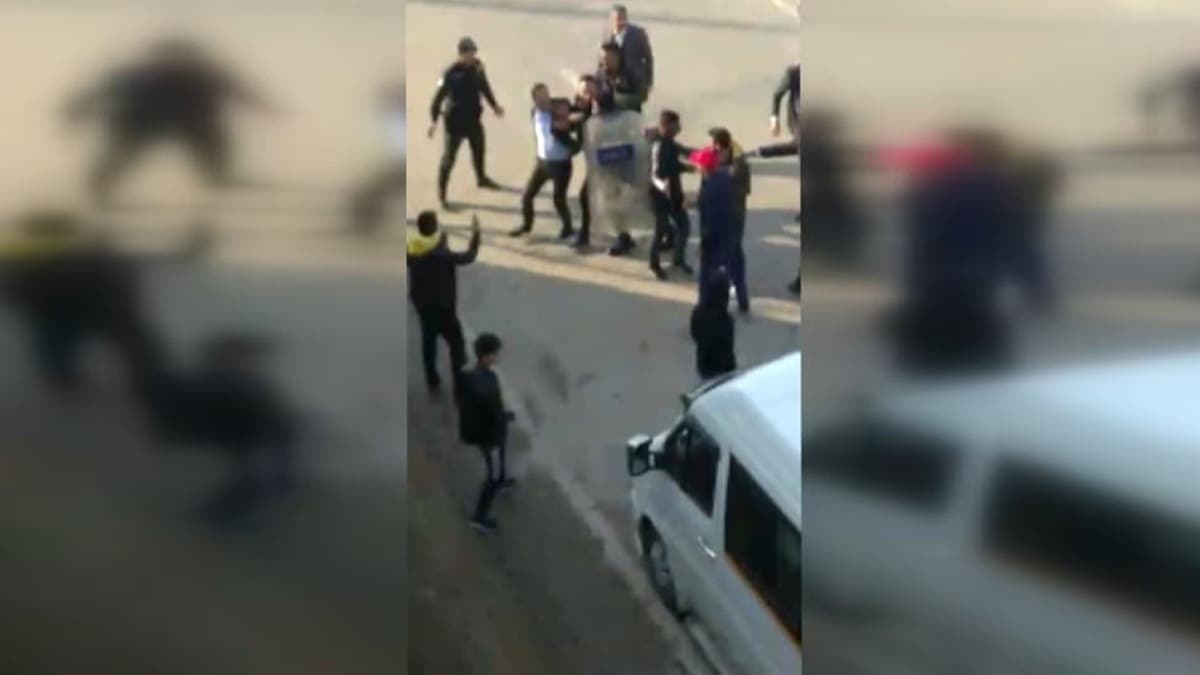 Taraftarlar bakana saldrd!