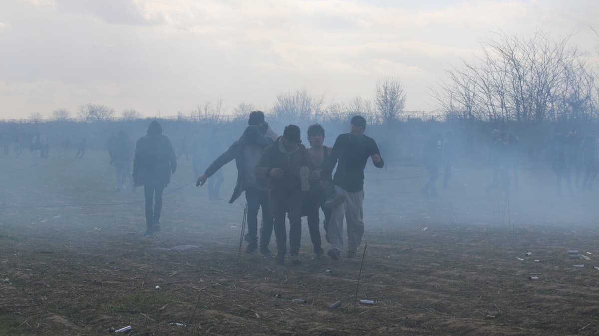 Yunanistan snmaclara biber gazyla mdahale ediyor