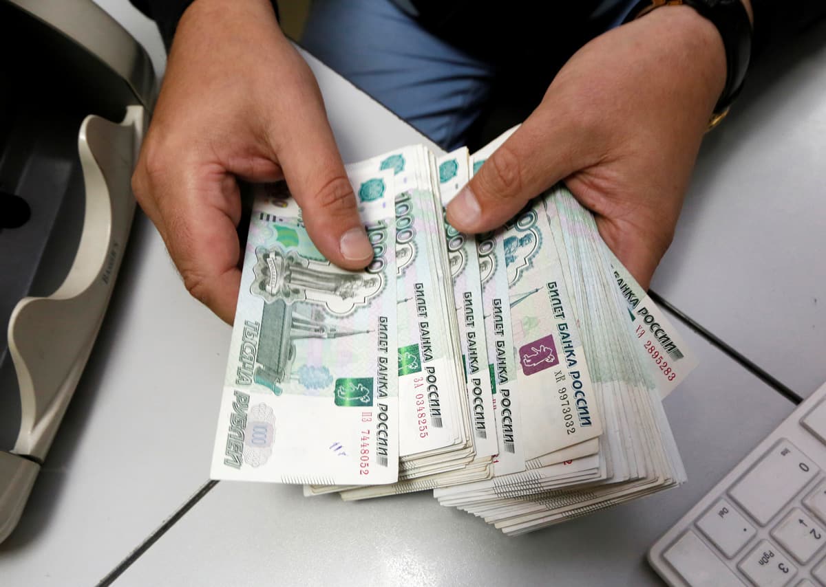 Rusya Merkez Bankas�'ndan d�viz al�mlar�n� 30 g�nl�k durdurma karar�