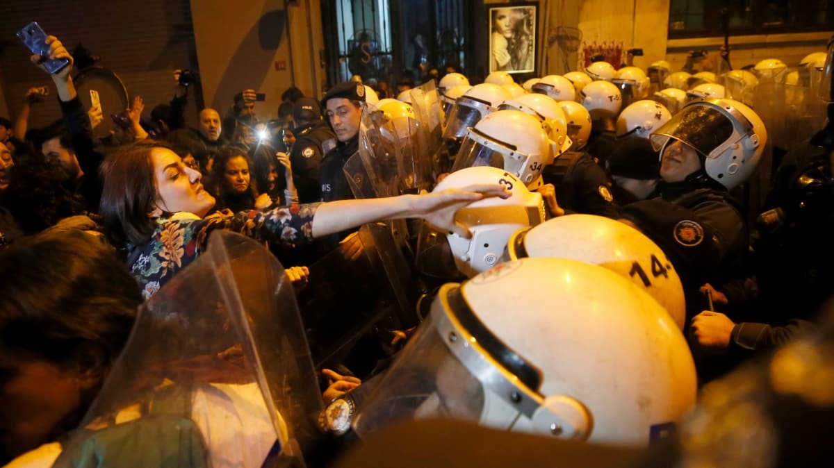 Taksim'deki izinsiz 8 Mart gsterilerinde gzaltna alnan 34 kii serbest brakld