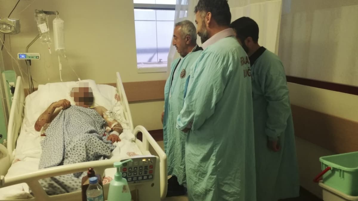 Teslim olan rgt mensubu tedavi grd hastanede babasyla bir araya geldi