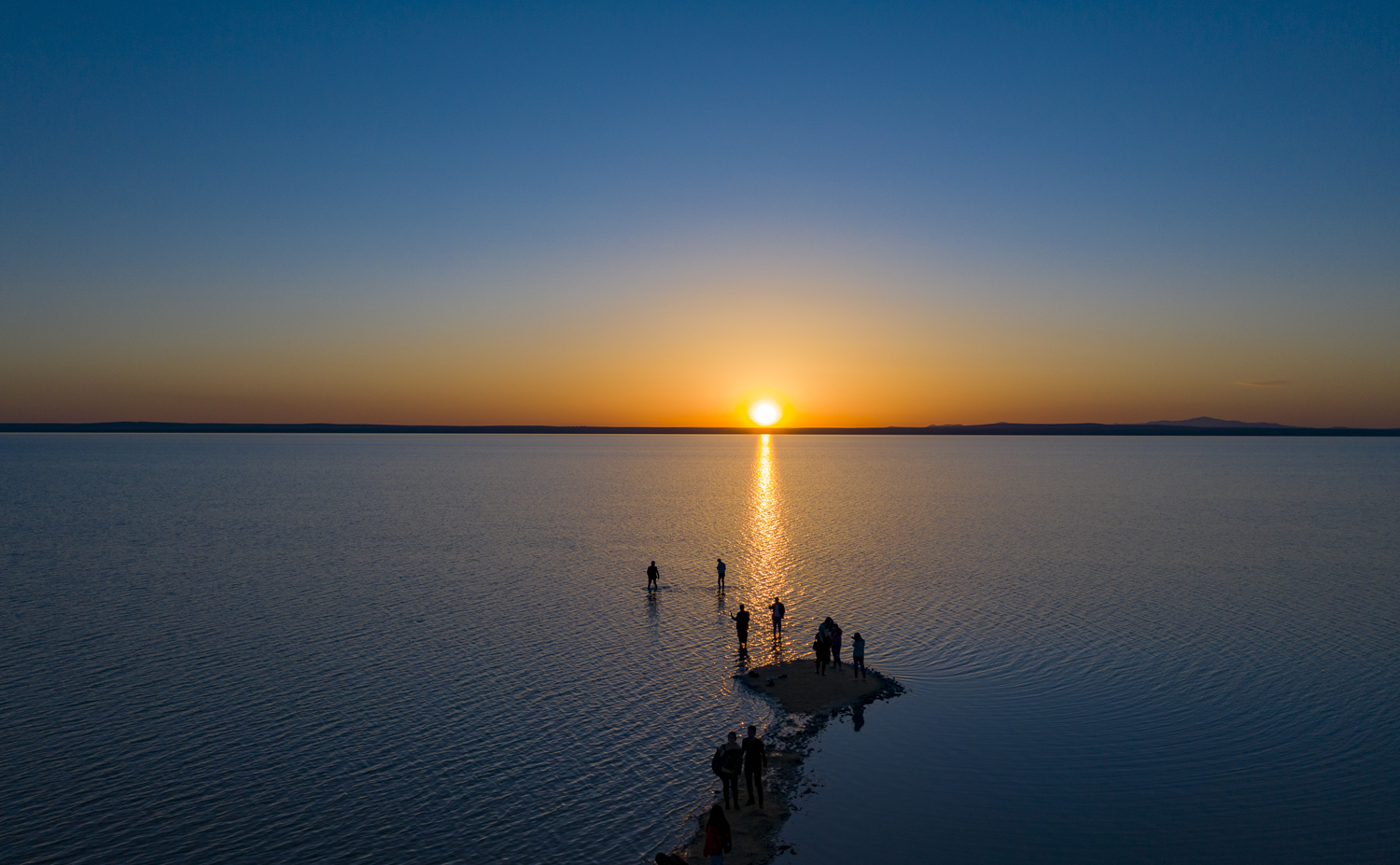 Yerli ve yabanc� turistler ak�n ediyor... �lkbahar�n geli�iyle farkl� bir g�zelli�e b�r�nd�