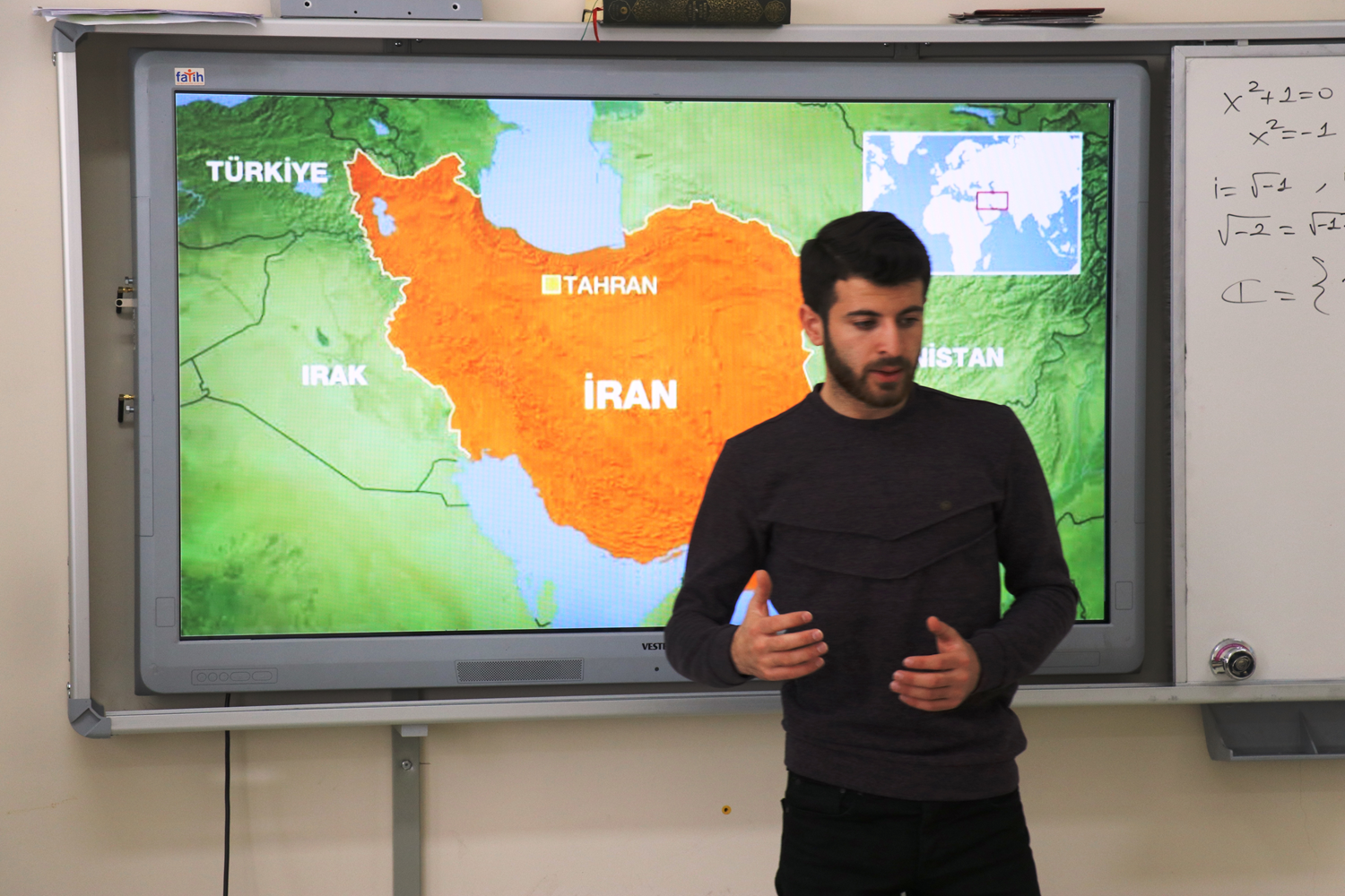 A�r�'da lise ��rencilerine 'diplomasi' e�itimi