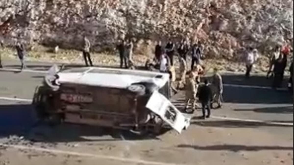 Mardin'de otomobil ile hafif ticari ara arpt: 6 yaral 