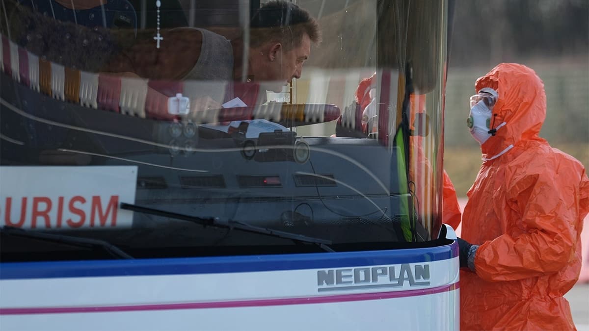 Polonya'da futbol malar seyircisiz oynanacak