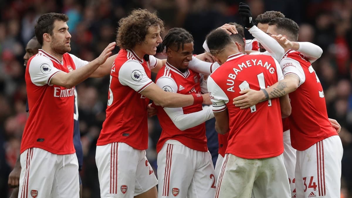 Arsenalli futbolcular karantinaya alnd... M. City-Arsenal ma ertelendi