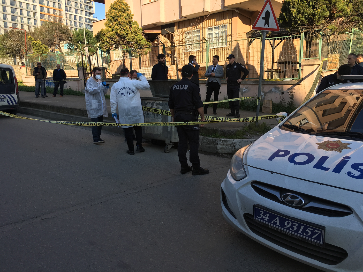 Kartal'da ��p konteynerinde bebek cesedi bulundu