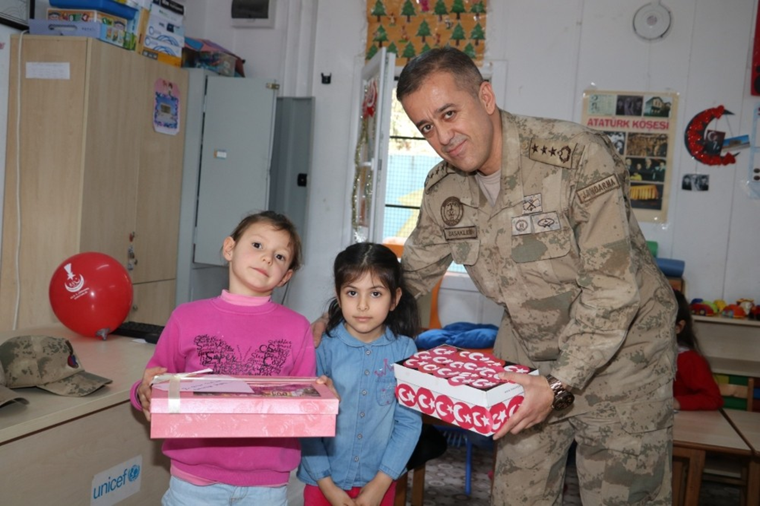 Miniklerden Mehmet�ik'e destek