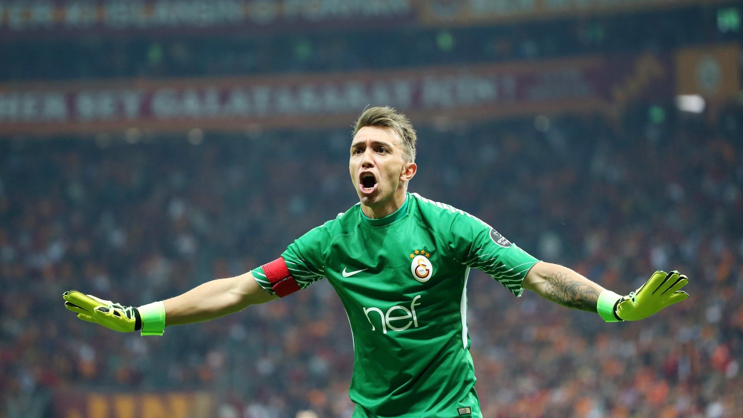 Derbi �ncesi Muslera g�ven veriyor, Karius tedirgin ediyor