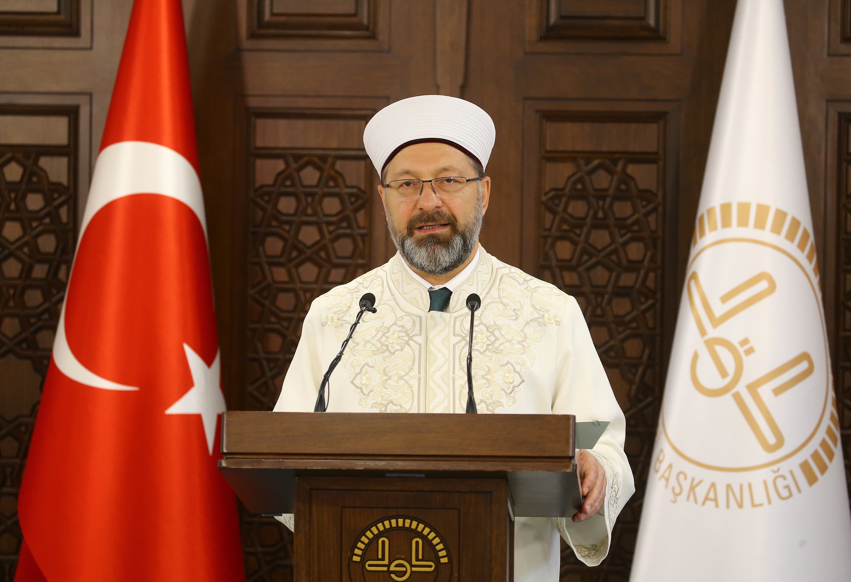 Diyanet ��leri Ba�kan� Erba�: Kur'an kurslar�m�z iki hafta s�reyle tatil edilmi�tir