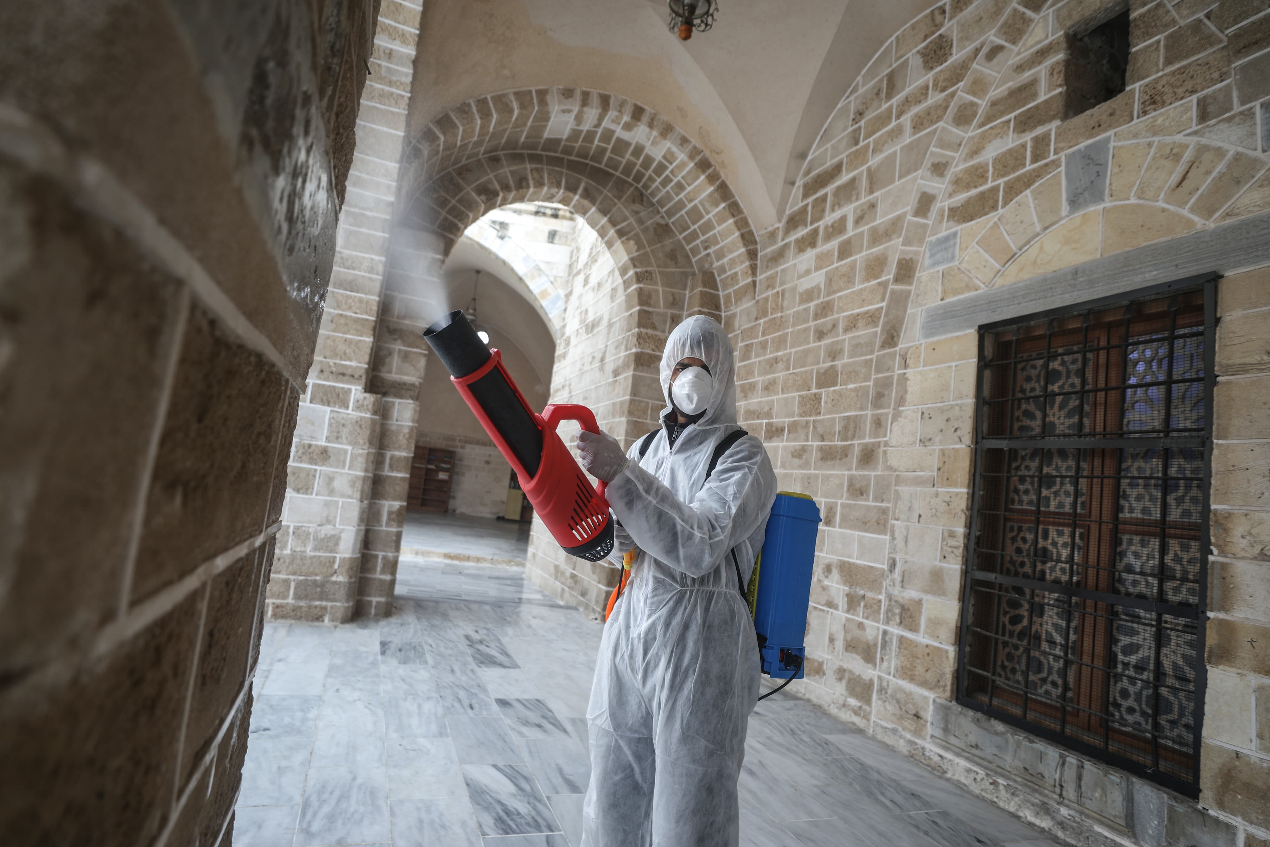 Fransa'da koronavir�s salg�n� nedeniyle lig ma�lar� ask�ya al�nd�