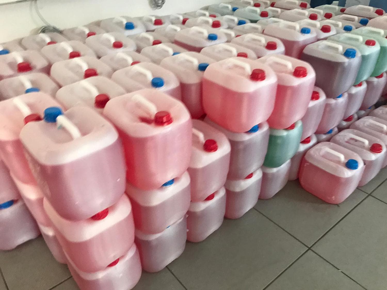 Lise ��rencileri 4 ton dezenfektan �retti