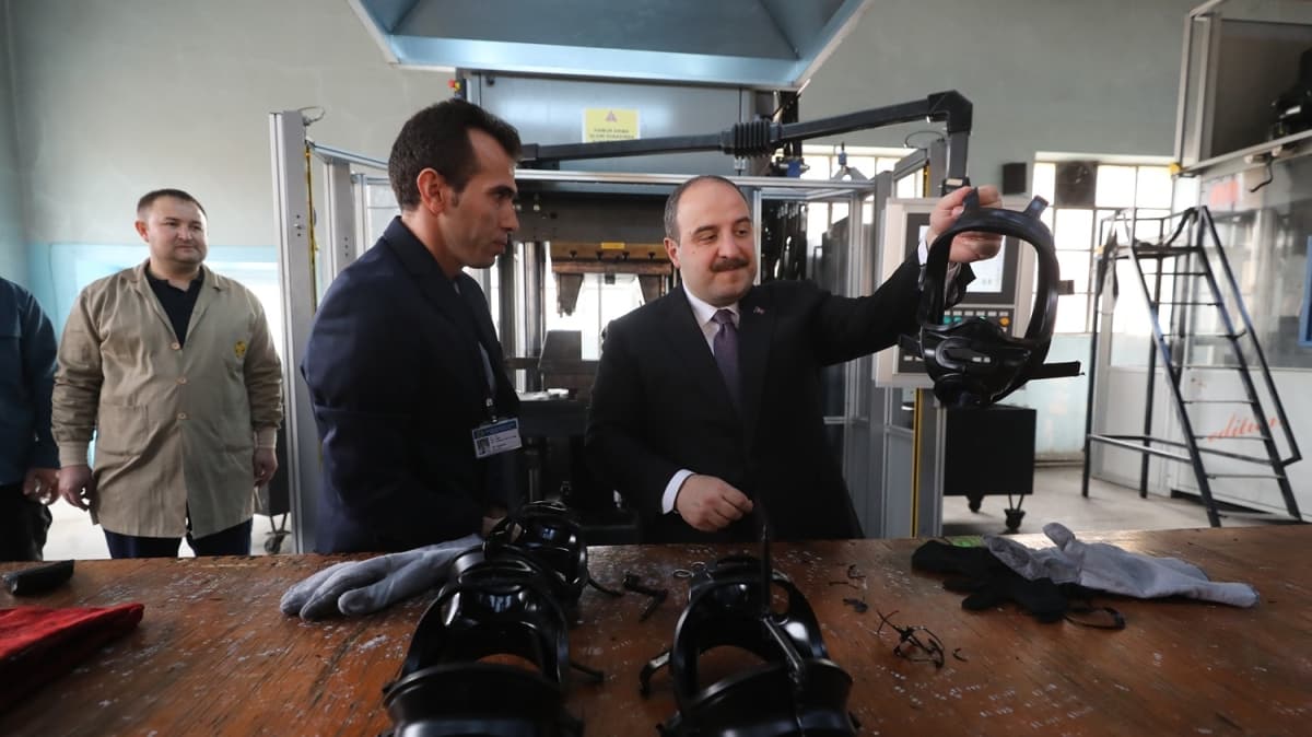 Bakan Varank: Maskede endieye gerek yok
