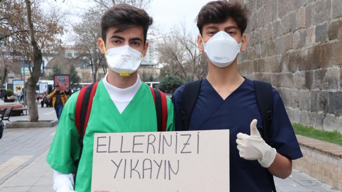 Liseliler farkındalık için sokağa çıktı: Ellerinizi Yıkayın